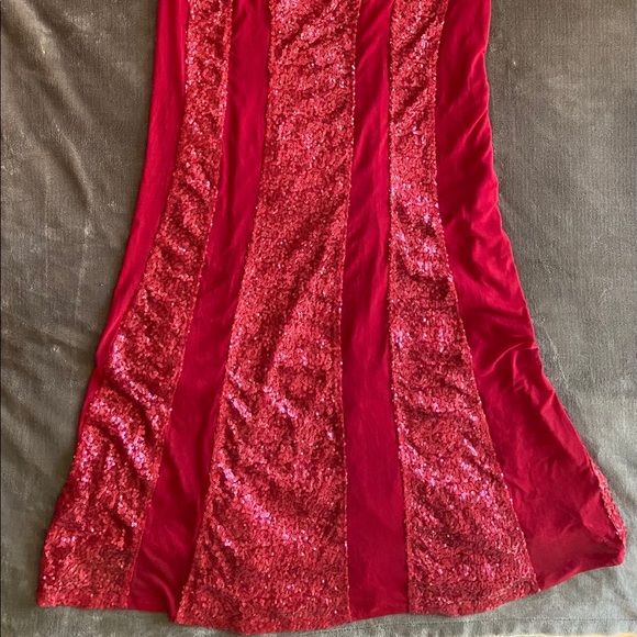 Maxi red sequins and net dress. - Picture 2 of 4